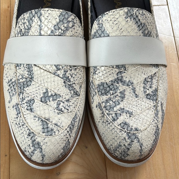 Cole Haan Women's Snake Print Loafers size 6 - Picture 3 of 8